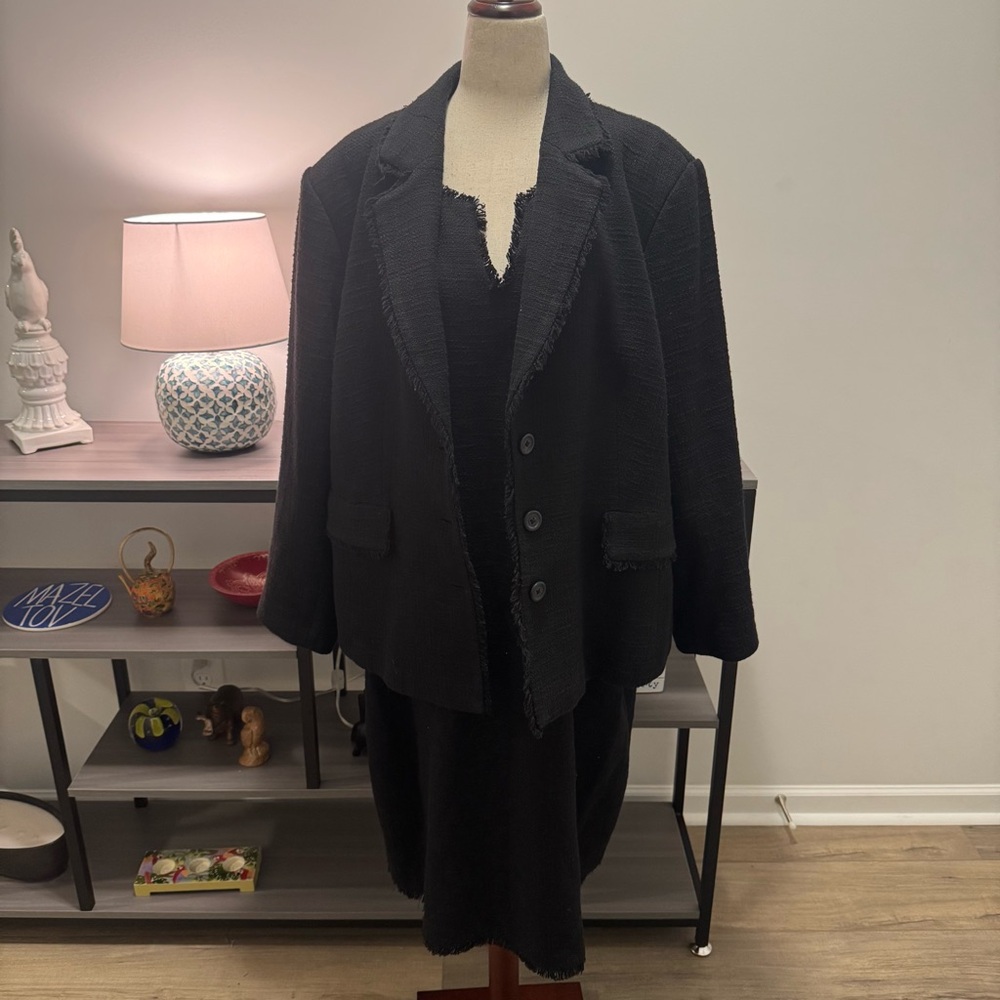 Karl Lagerfeld Paris – Black Bouclé Dress & Jacket Set – Plus 20W